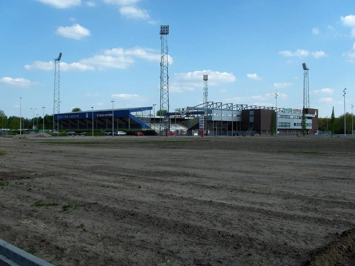 Emmen tar emot tvåan Almere i omgång 11
