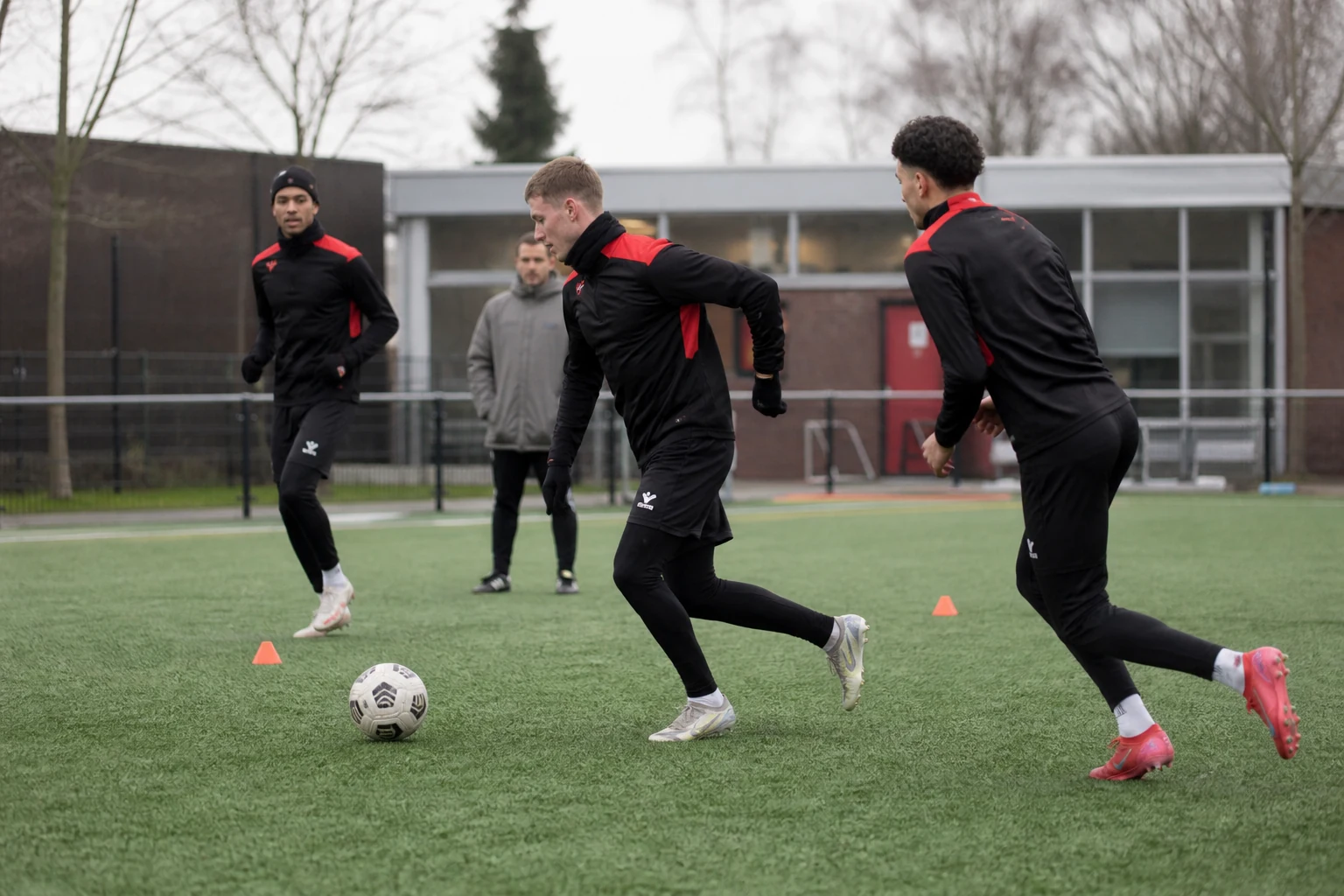 Lennard Hartjes förlänger med Excelsior till 2028